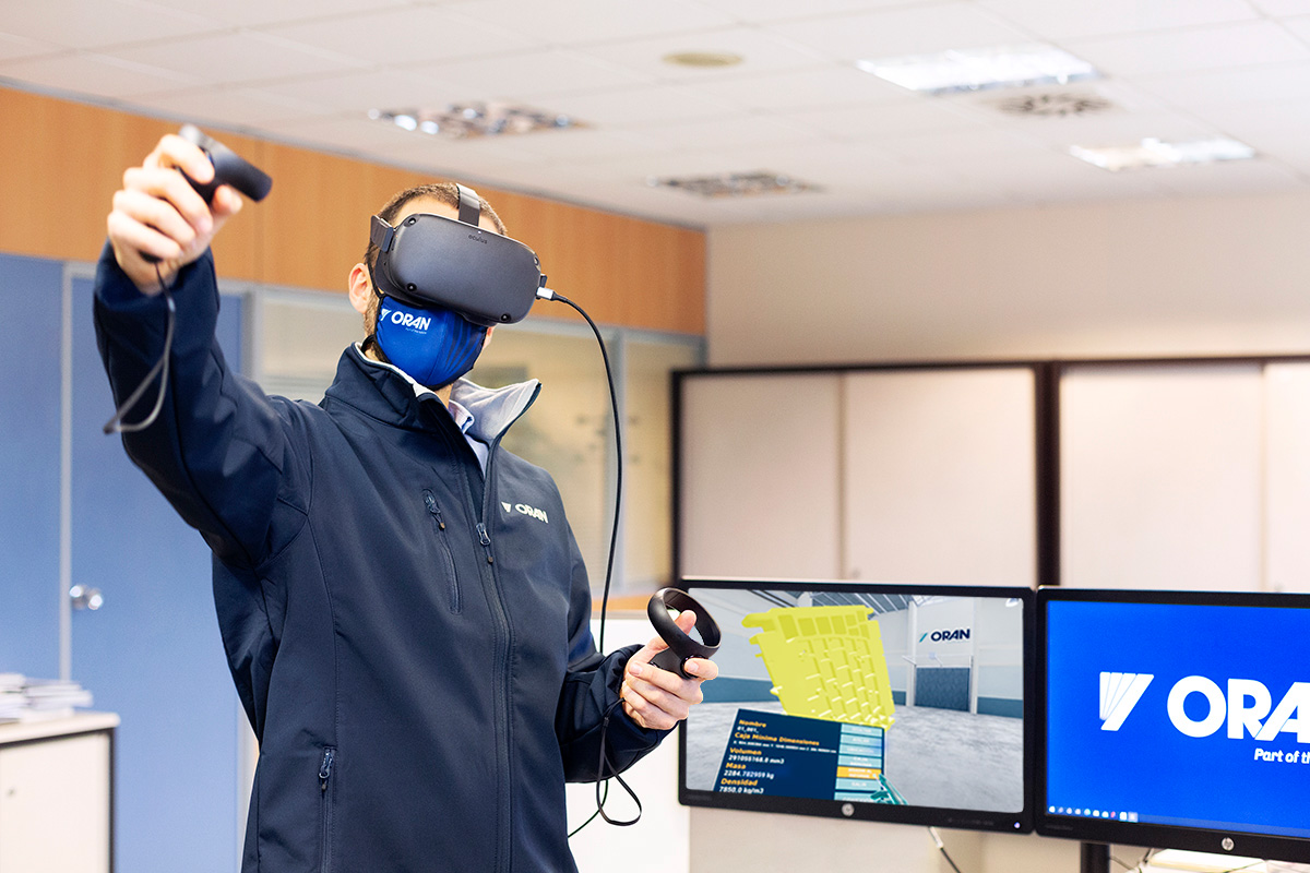 operario de ORAN utilizando el equipo de realidad virtual