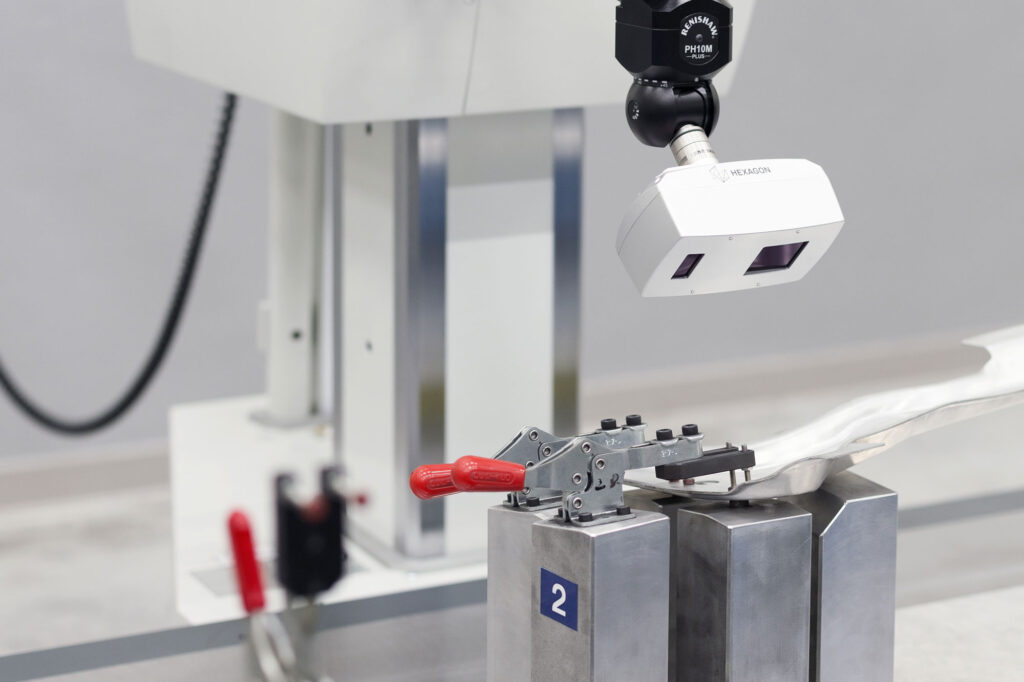 Detalle del laser de la MERCURY C, que permite medición sin contacto garantizando que las tareas de metrología se realizan de manera rápida y eficiente